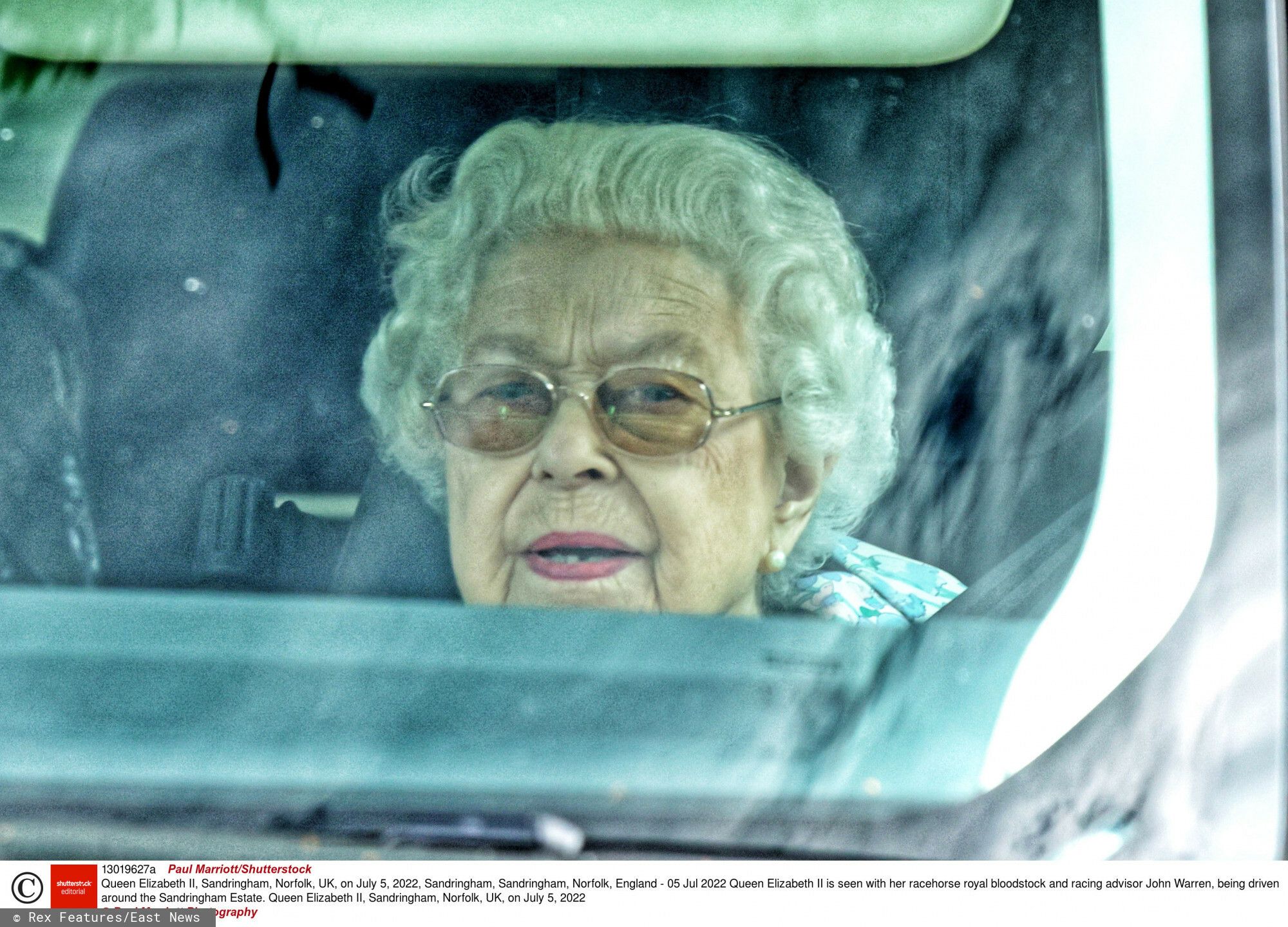 Królowa nigdy nie miała prawa jazdy... ale mogła legalnie jeździć po ulicach