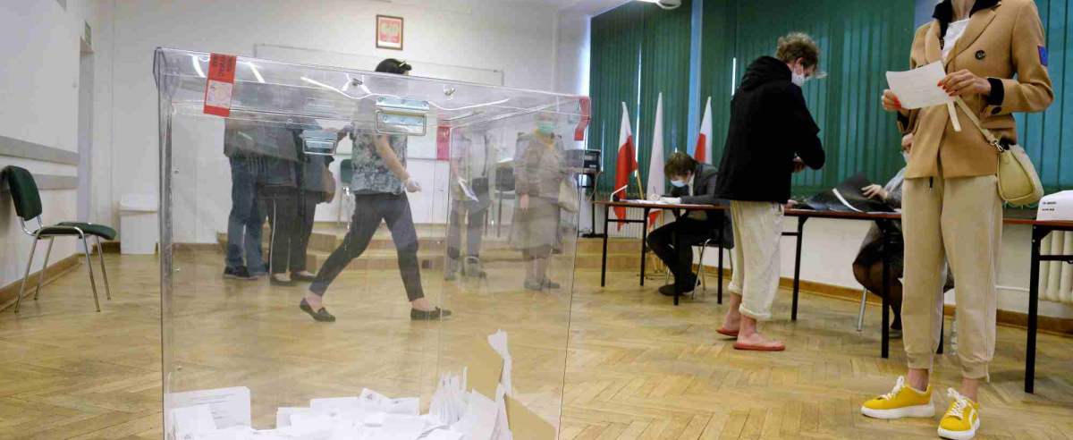 Fot. Jan Bielecki/East News, Warszawa, 12.07.2020. Polacy glosuja w drugiej turze wyborow prezydenckich 2020.
