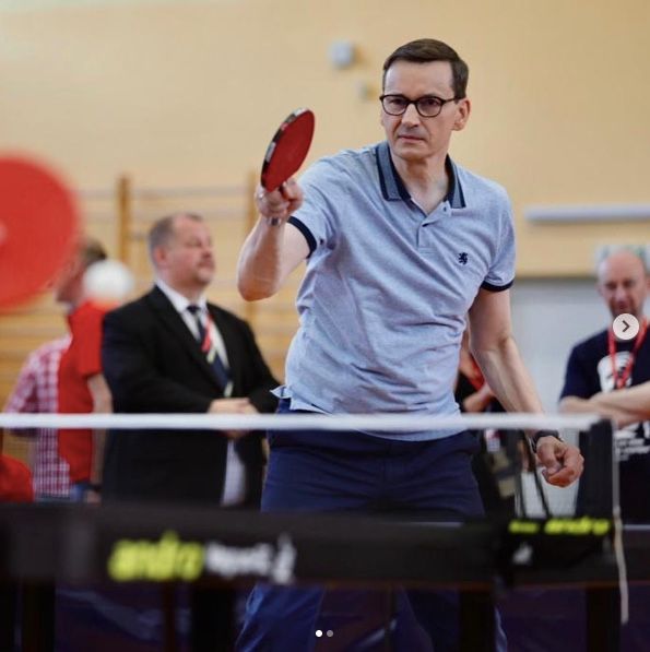 Mateusz Morawiecki pochwalił się grą w ping-ponga, Polacy nie przepuścili okazji