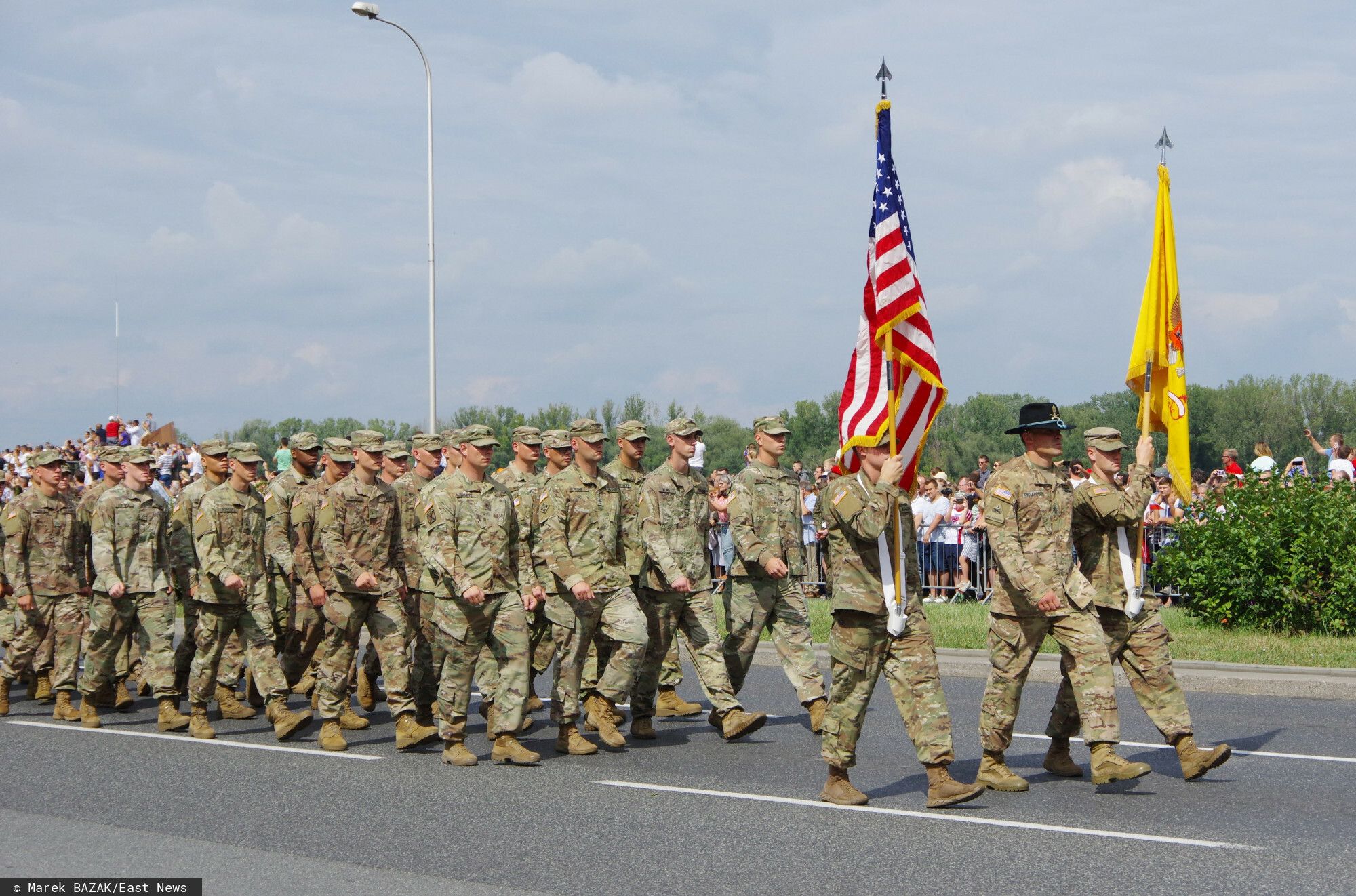 PHOTO: ZOFIA I MAREK BAZAK / EAST NEWS 15/08/2018 Warszawa Wislostrada Swieto Wojska Polskiego Defilada Niepodleglosci widok z mostu Slasko - Dabrowskiego N/Z Grupa Bojowa Wojsk NATO pododdzial USA