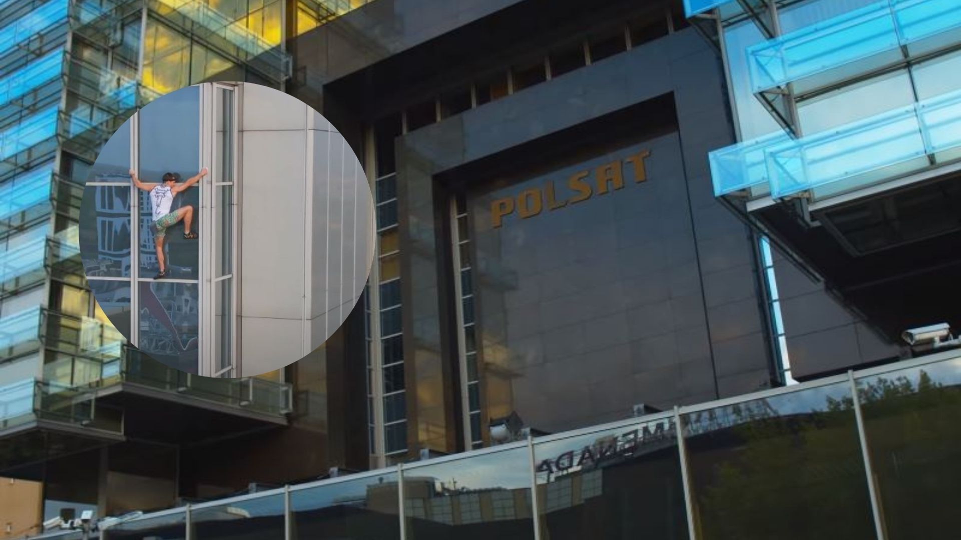Mężczyzna wspiął się na budynek Polsatu