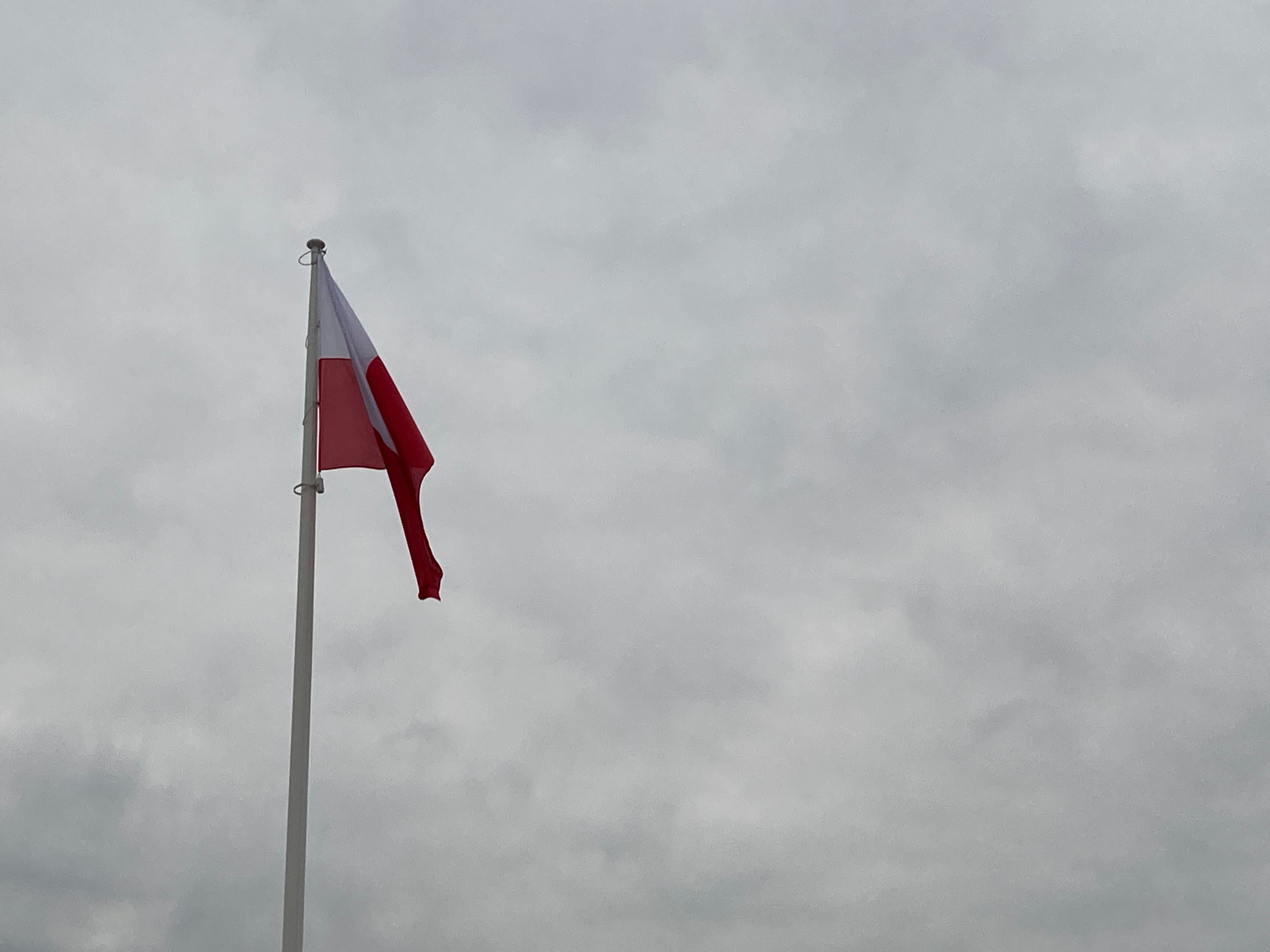 flaga polska-flaga polski-flaga polska chmury-iberion (2)