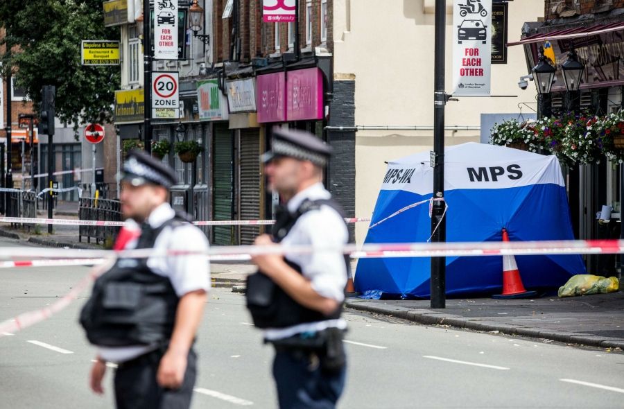 Atak nożownika w Londynie. Rannych dwóch funkcjonariuszy policji, napastnik został zatrzymany