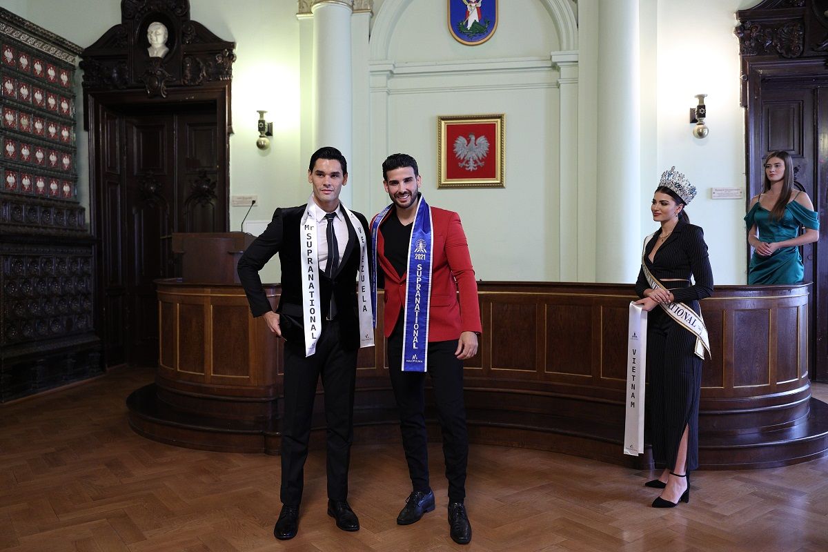 Mister Supranational 2022 ceremonia wreczenia szarf