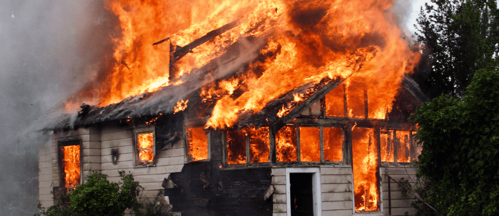Płonący dom