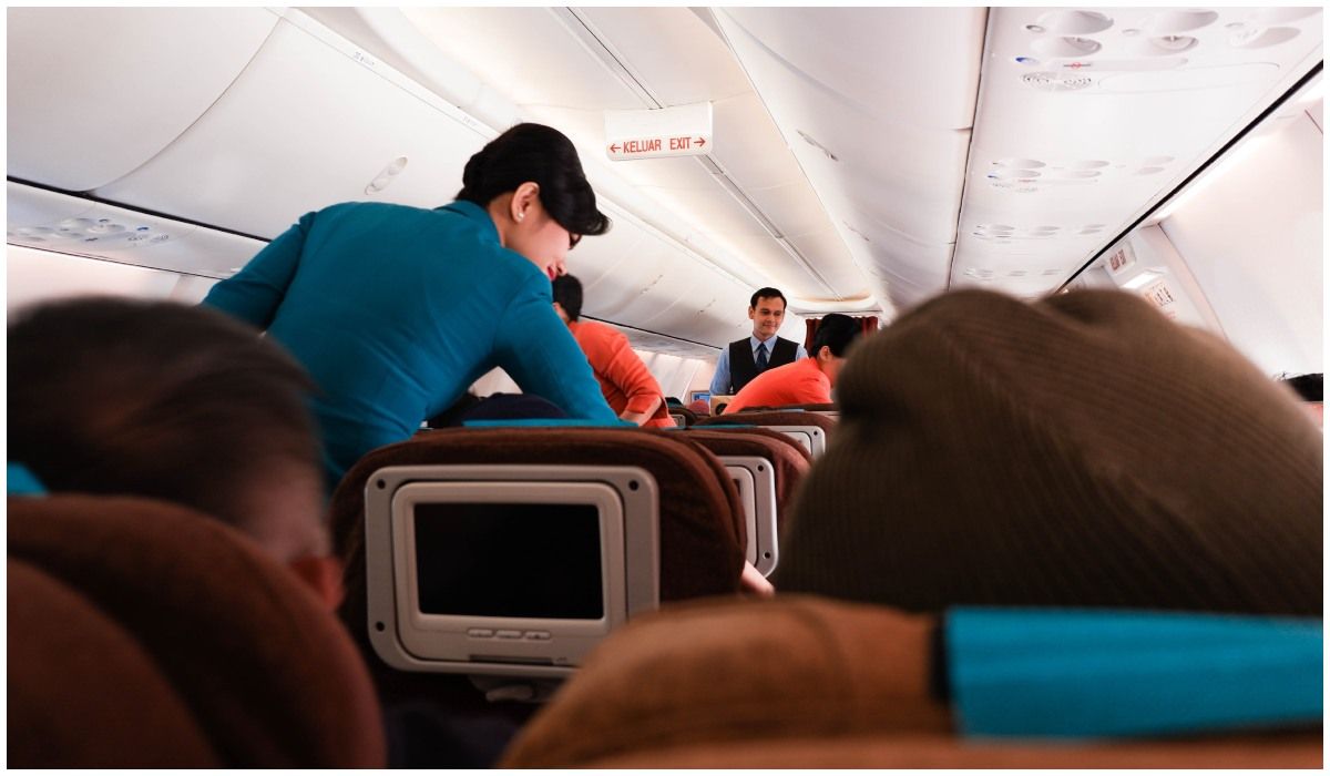 Skandaliczna sytuacja na pokładzie samolotu. Stewardessa wylała wrzątek na turystkę z Polski
