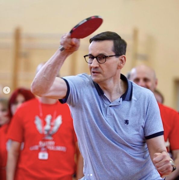 Mateusz Morawiecki gra w ping-ponga
