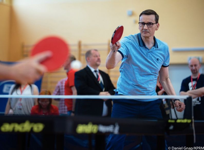 Mateusz Morawiecki tenis stołowy ping pong
