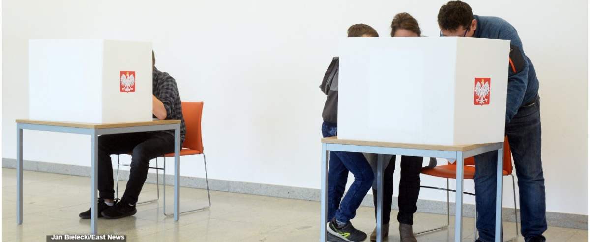Fot. Jan Bielecki/East News, Warszawa, 13.10.2019. Wybory parlamentarne 2019. Glosowania w komisjach wyborczych.