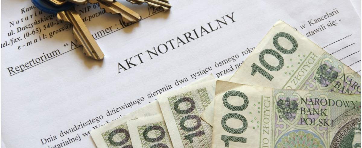PHOTO: ZOFIA I MAREK BAZAK / EAST NEWS Akt notarialny, pieniadze, klucze do wlasnego mieszkania