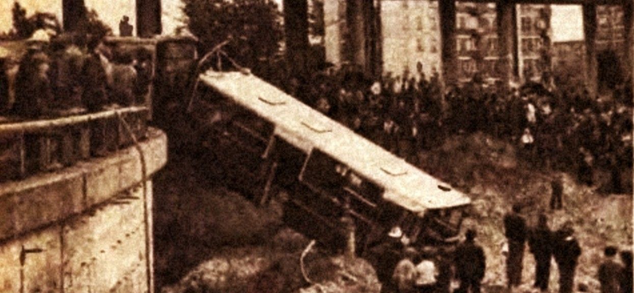 30-lat temu  autobus wypadł z mostu na Trasie Toruńskiej