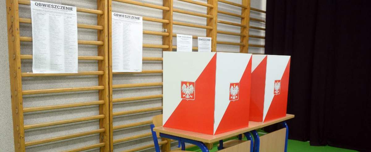 Fot. Jan Bielecki/East News, Warszawa, 13.10.2019. Wybory parlamentarne 2019. Glosowania w komisjach wyborczych.