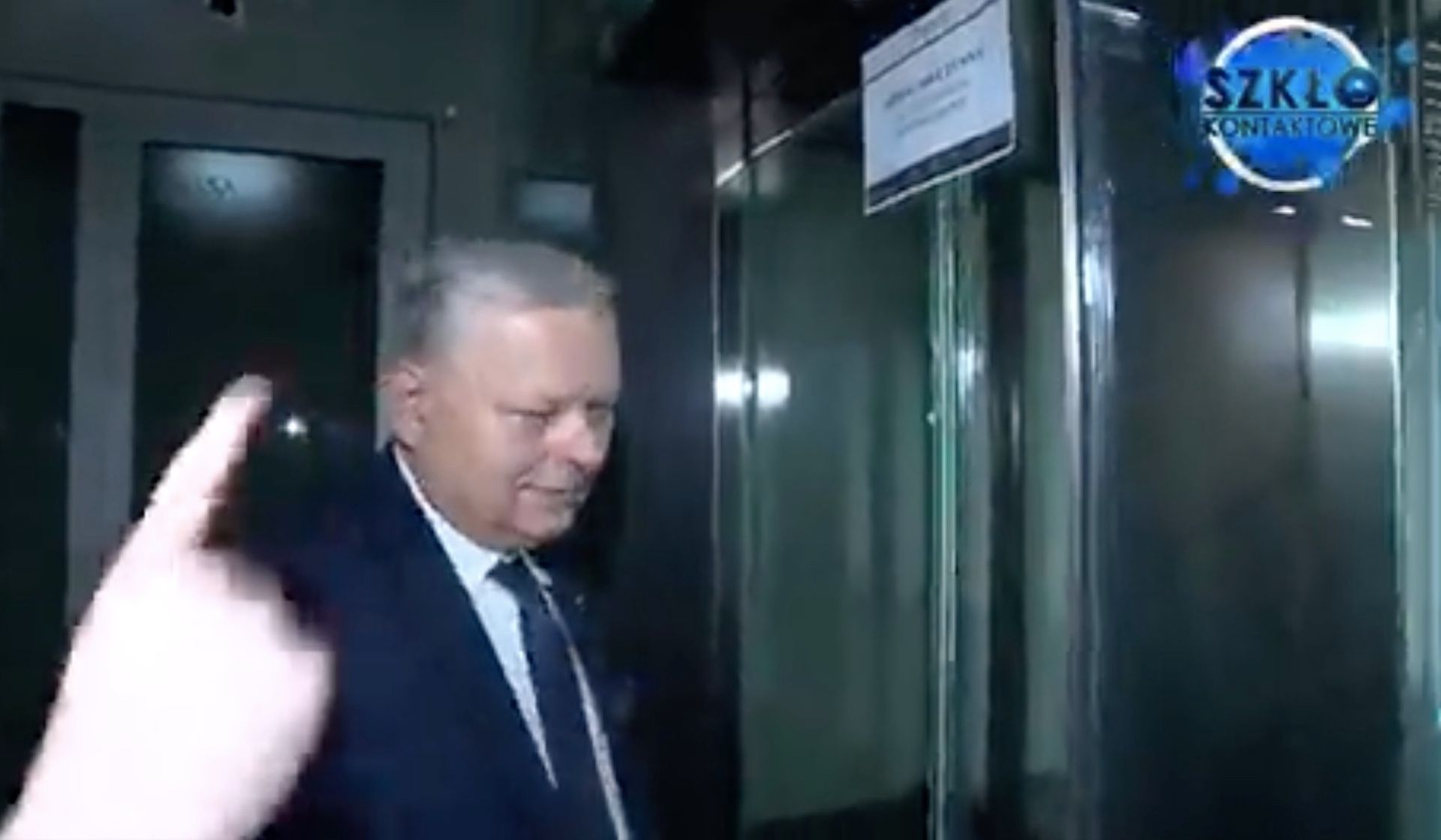 Marek Suski próbował uciec od dziennikarza TVN24, nie przeczytał ważnej kartki