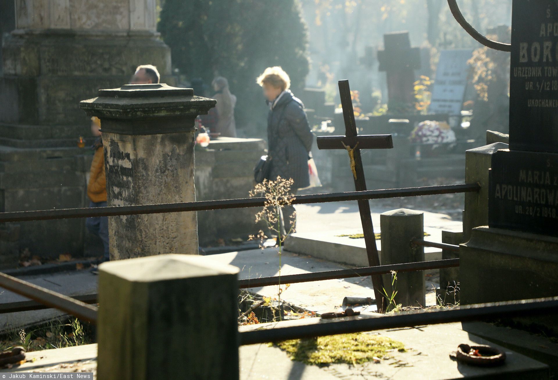 Romowie w bardzo nietypowy sposób obchodzą Wszystkich Świętych. 1 listopada na grobach biesiadują i piją alkohol