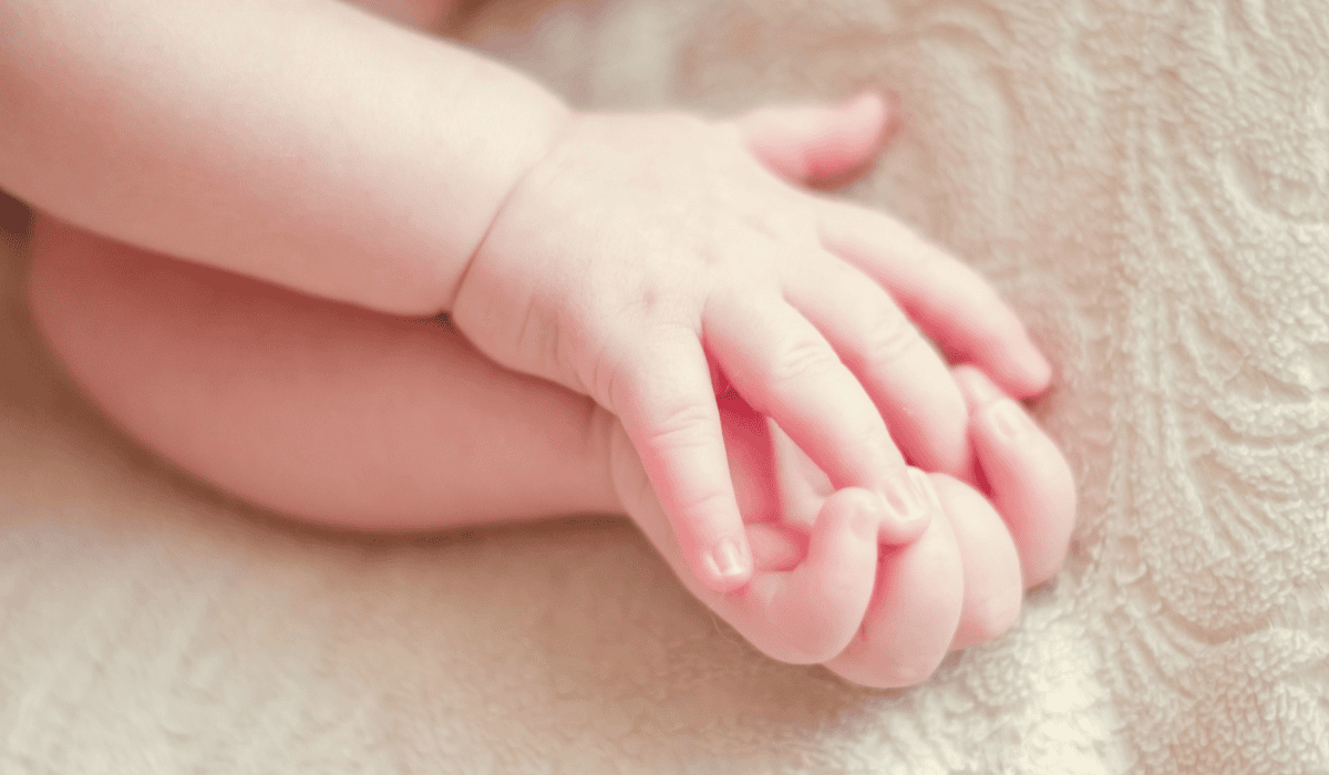 Rączki niemowlęcia canva PRO