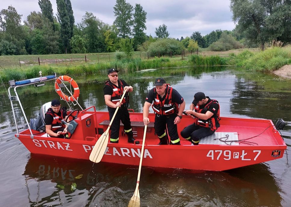 Strażacy z powiatu kolskiego w Wielkopolsce działają na Nerze, czy rzeka także została skażona? 