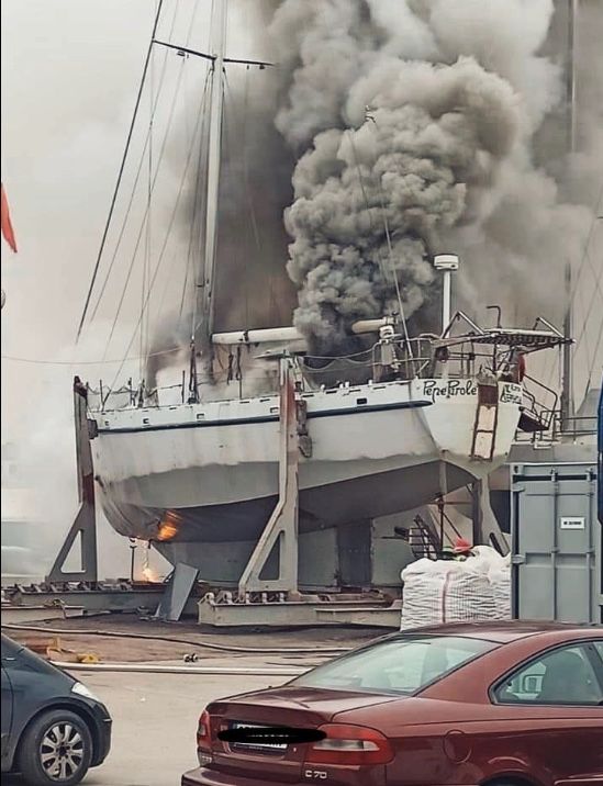 Kołobrzeg: jacht stanął w płomieniach 