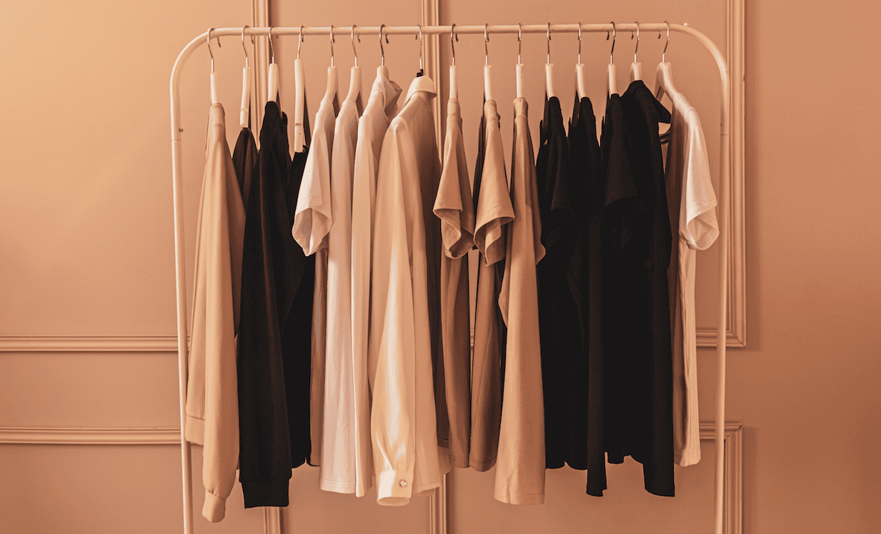 przeorganizować garderobę